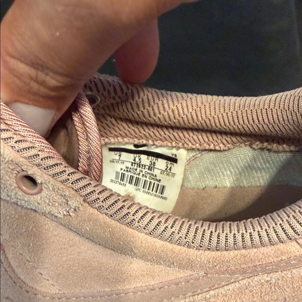 Nike Women’s Suede Sneakers in Dusty Pink size 7 GUC - Picture 3 of 4